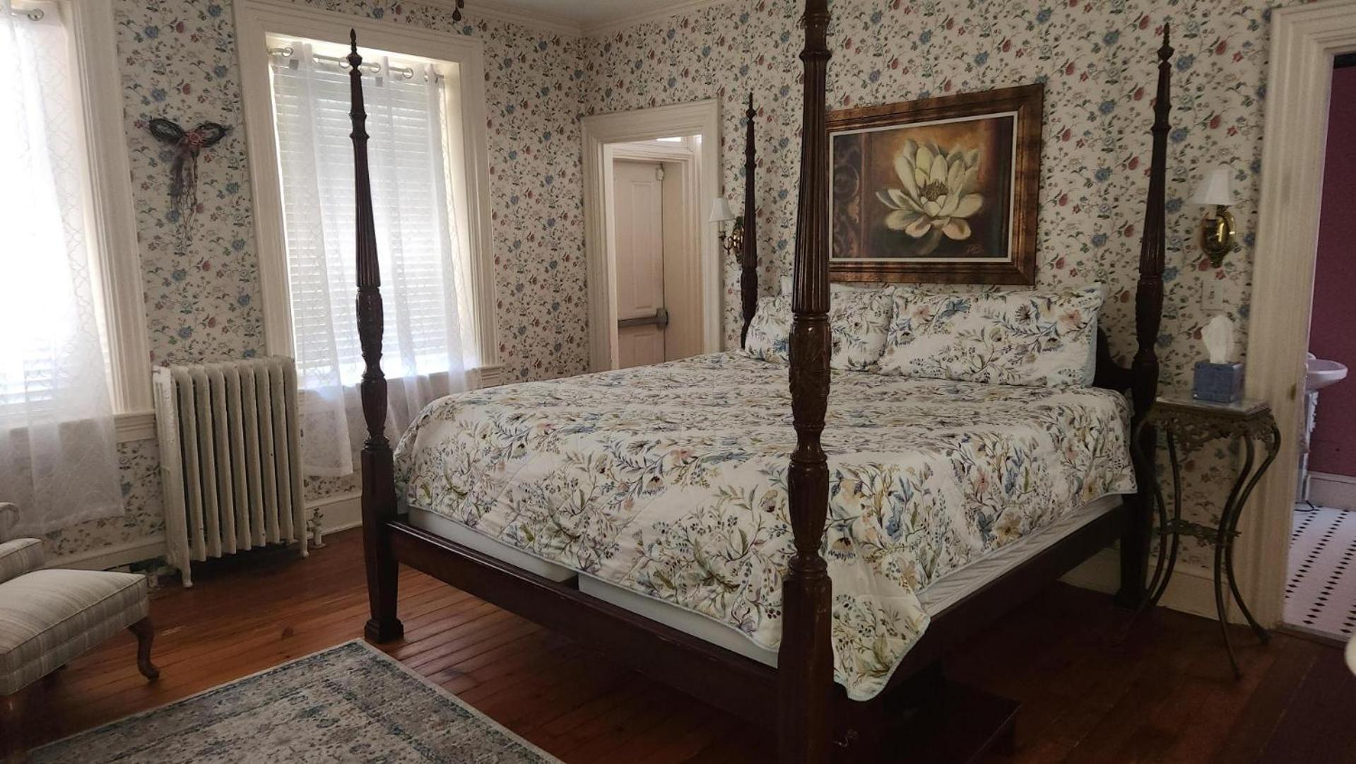 Greystone Manor Bed & Breakfast 3*